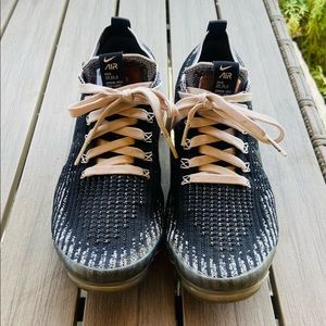 Nike Air Women size 7.5 (Orgin$290)